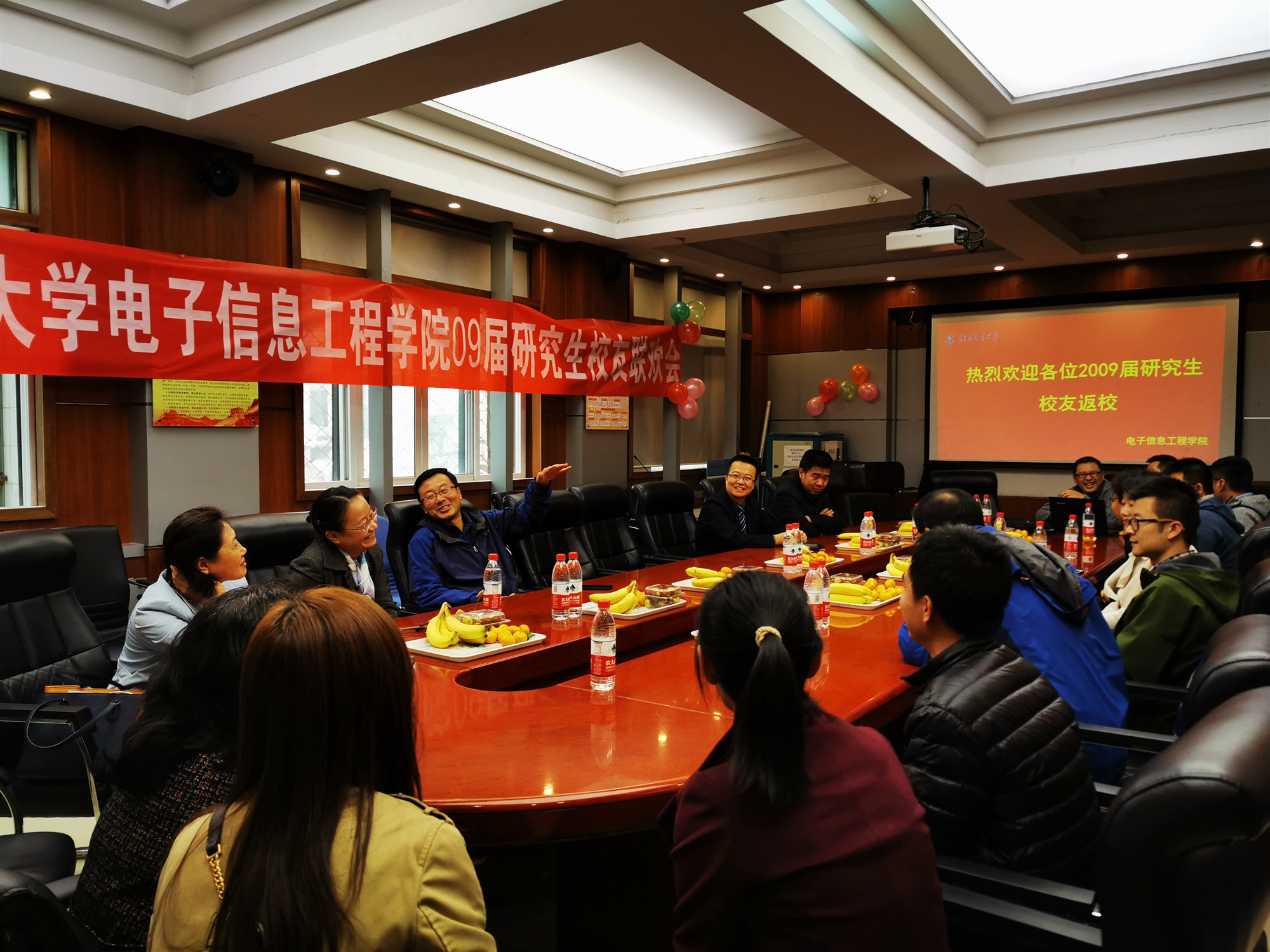 6、研究生员工座谈会.jpg